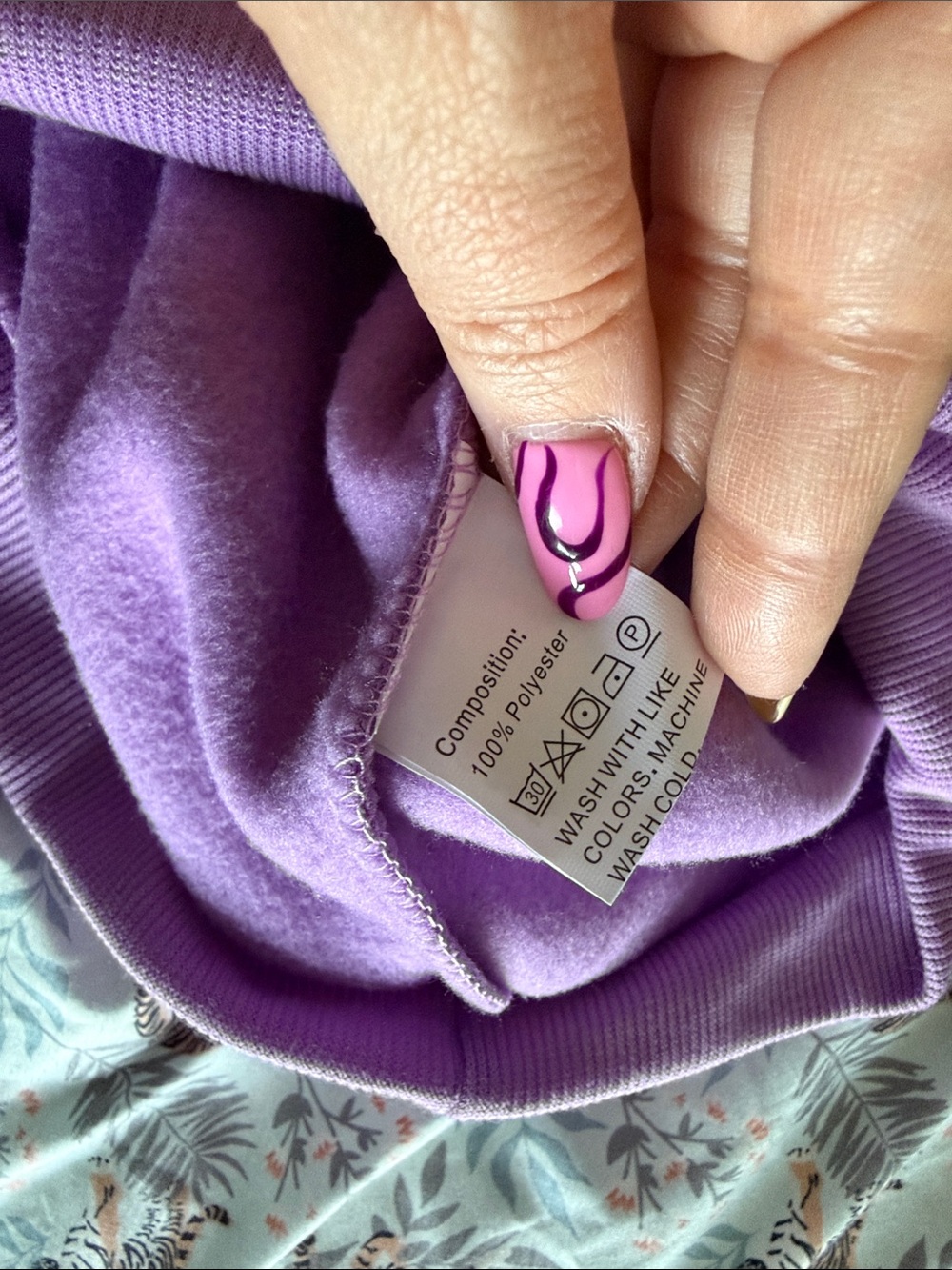 Lavender Cat Graphic Hoodie - Judging You Silently - medium - Picture 4 of 5